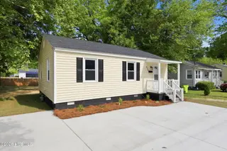 910 Simmons Street, New Bern, NC 28560 – photo 2: 2-web-or-mls-0C0A5142
