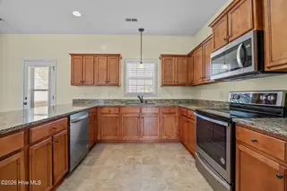 102 Kayak Court, Swansboro, NC 28584 – photo 13: 23-web-or-mls-IMG_4298