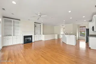 105 Winston Avenue Unit A & B, Atlantic Beach, NC 28512 – photo 14: 47-web-or-mls-105-Winston-084_edit