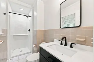 216 Carolina Pines Boulevard, New Bern, NC 28560 – photo 19: Remodeled Primary En Suite Bath
