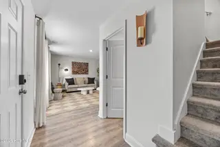 903 Walnut Street, Wilmington, NC 28401 – photo 6: 8_hallway