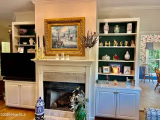 701 Discovery Bay, New Bern, NC 28562 — 3-bedroom home in Haywood Creek Landing, New Bern, NC, photo 7 of 26: Built ins