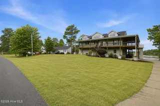 354 W South Shore Drive, Southport, NC 28461 — 3-bedroom home in Boiling Spring Lakes, Southport, NC, photo 3 of 39: 15 photo right side green grass