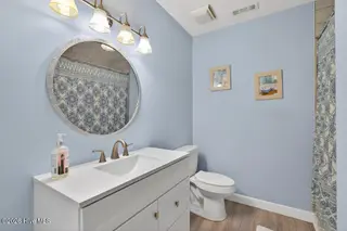813 Plantation Drive, New Bern, NC 28562 – photo 24: Guest Bathroom
