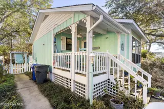 322 NE 48th Street, Oak Island, NC 28465 – photo 4: mls-IMG_1332