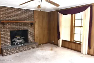 211 Paul Hare Road, Goldsboro, NC 27530 – photo 3: Living room 1
