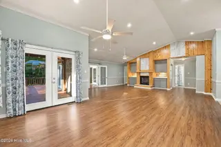 6207 Gondolier Drive, New Bern, NC 28560 – photo 10: Open living and dining psace