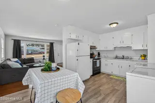 209 Cardinal Road, Jacksonville, NC 28546 – photo 8: Kitchen/Dining