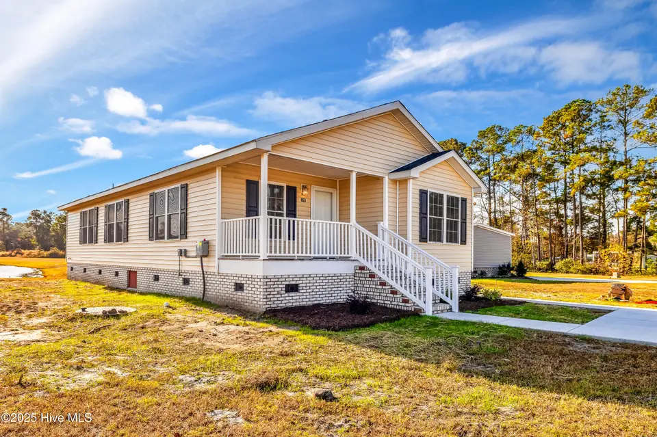 853 Yaupon Drive SW, Calabash, NC 28467 — 3-bedroom home in Clariday Estates, Calabash, NC, photo 1 of 22: 1Q3A0802(3)-Edit--web-2