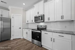 104 S Umbrella Palm Drive, Hampstead, NC 28443 – photo 10: 9-web-or-mls-DSC01630