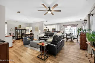 814 SW Mackay Court, Wilmington, NC 28412 — 4-bedroom home in Lords Creek, Wilmington, NC, photo 8 of 34: Image 07
