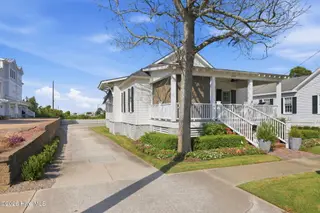109 Broad Street, Beaufort, NC 28516 – photo 3: Driveway