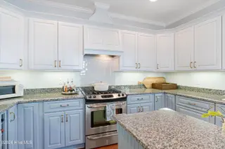 122 Front Street & Slip #5, Beaufort, NC 28516 — 4-bedroom home, Beaufort, NC, photo 12 of 63: Kitchen