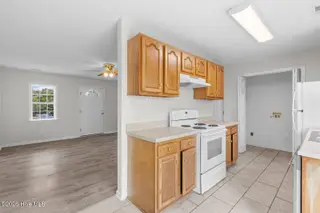 25 Crown Point Road, Hubert, NC 28539 — 3-bedroom home in Crown Point, Hubert, NC, photo 8 of 20: crown-8