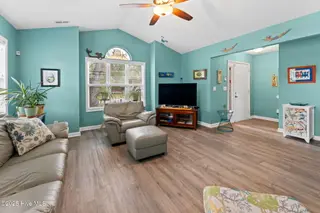 124 NW 8th Street, Oak Island, NC 28465 — 3-bedroom home in Pinners Point, Oak Island, NC, photo 5 of 47: shniderproductions.com-24