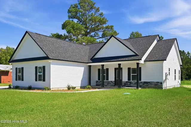 2885 Catherine Lake Road, Richlands, NC 28574