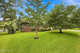 1113 Riverside Avenue, Elizabeth City, NC 27909 – photo 7: Front yard