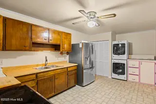 419 Seminole Trail, Jacksonville, NC 28540 – photo 10: 425A8854