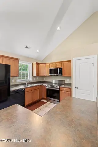 3613 Delesa Court, New Bern, NC 28560 — 3-bedroom home in Pinecrest Estates, New Bern, NC, photo 10 of 36