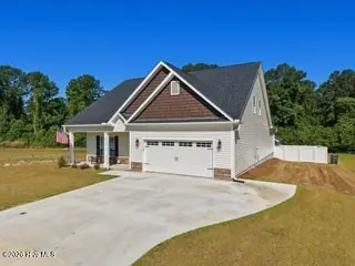 821 Fairway Road, Ayden, NC 28513 – photo 2: large-019e5063-d623-720b-9954-77fc1da46a