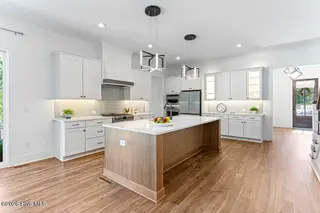 275 Hollycrest Drive, Pinehurst, NC 28374 — 5-bedroom home in Hollycrest, Pinehurst, NC, photo 13 of 42: Gourmet kitchen