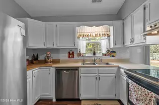 244 S Creek Drive, Jacksonville, NC 28540 – photo 12: DSC_4706