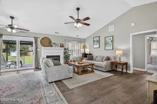 106 Quartz Drive, Jacksonville, NC 28540 — 4-bedroom home in Greystone, Jacksonville, NC, photo 7 of 36