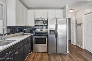 3536 Island Drive, North Topsail Beach, NC 28460 – photo 15: 2025.04.14_3536 Island Dr MLS (17)