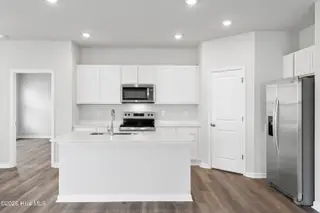 613 S Squires Run Lane, Richlands, NC 28574 – photo 13: Kitchen