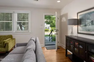 8 N 23rd Street, Wilmington, NC 28405 — 3-bedroom home, Wilmington, NC, photo 6 of 34: living-room-01a