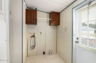 100 Lindsey Court, Beaufort, NC 28516 — 3-bedroom manufactured home in Green Meadows, Beaufort, NC, photo 24 of 38: Laundry Hookup