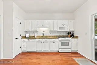 109 Oakleaf Drive, Pine Knoll Shores, NC 28512 – photo 21: Kitchen