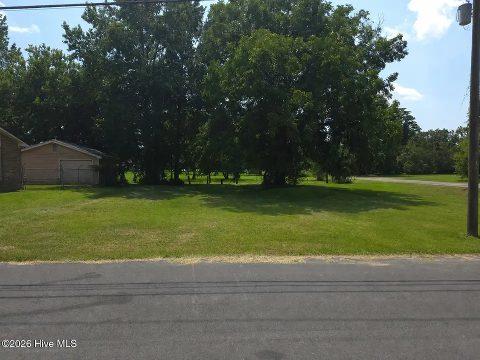 1221 Main Street, New Bern, NC 28560 – photo 1 of 4: 1221 Main St- Front
