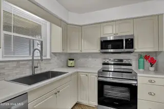 724 Azalea Drive 433, Hampstead, NC 28443 – photo 16: Kitchen
