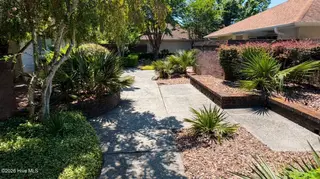 928 Summerlin Falls Court, Wilmington, NC 28412 – photo 20: Courtyard
