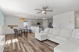 231 Hickory Shores Drive, Newport, NC 28570 – photo 15: Living/dining