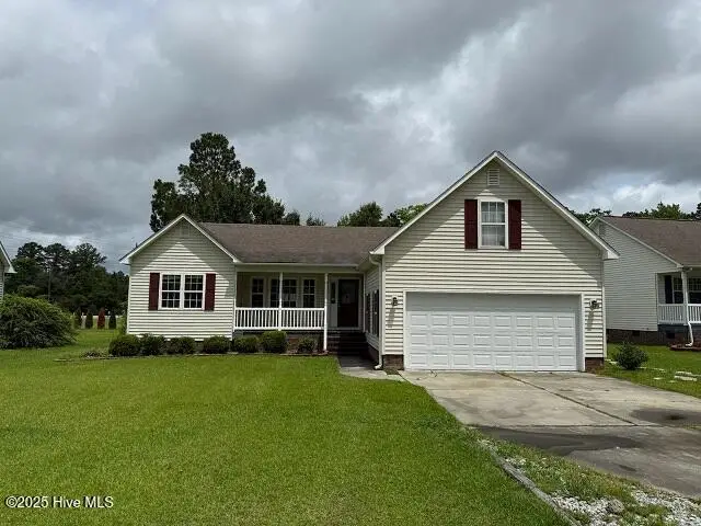 103 Leonard Drive, New Bern, NC 28560 – photo 1 of 24: A Front View