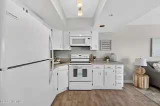 1102 N Lumina Avenue N Apt B3, Wrightsville Beach, NC 28480 – photo 6: 1102NLuminaAvenueUnitB3-2