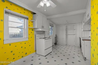 2205 Bay Street, Morehead City, NC 28557 – photo 11: Kitchen