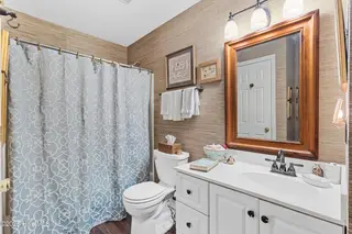 4106 Breezewood Drive Apt 102, Wilmington, NC 28412 – photo 13: 13_bathroom