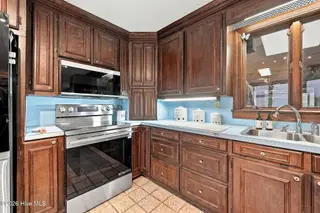 2904 Mills Road, Greenville, NC 27858 — 4-bedroom home, Greenville, NC, photo 8 of 61: 40-web-or-mls-BLS_0188-edit