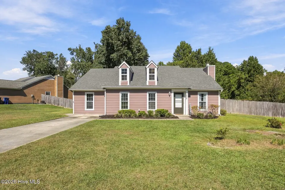 530 Shadowridge Road, Jacksonville, NC 28546 — 4-bedroom home in Brynn Marr, Jacksonville, NC, photo 1 of 32: shadow-2