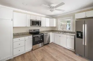 619 S 9th Street, Wilmington, NC 28401 – photo 10: 9-web-or-mls-DSC_5073