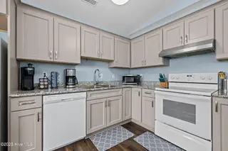303 Osprey Ridge Drive South, Emerald Isle, NC 28594 – photo 6: Kitchen