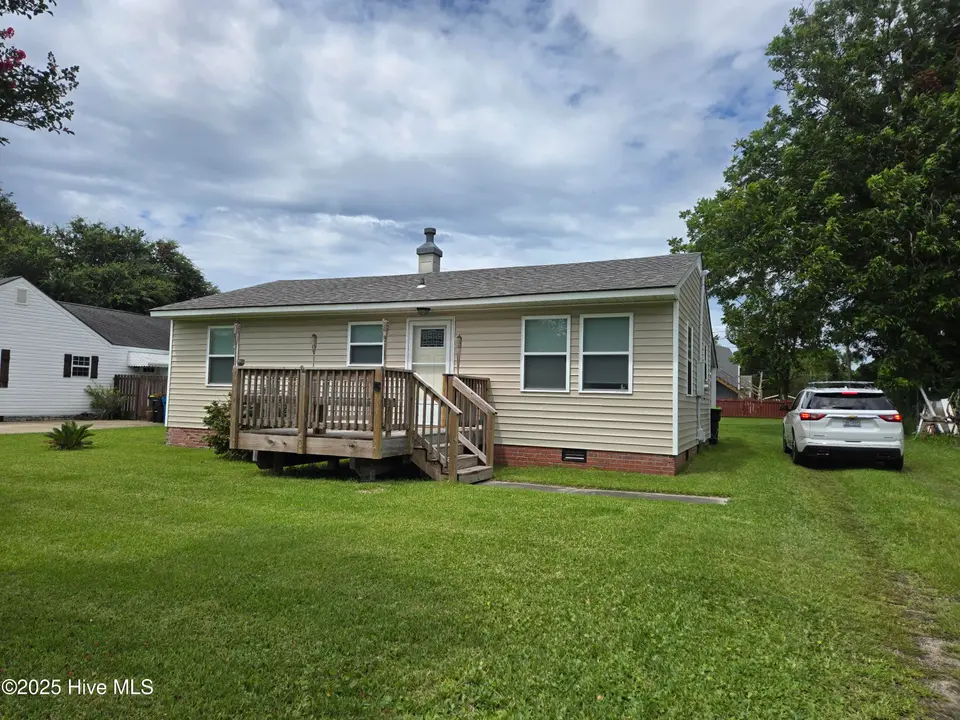 909 N 20th Street, Morehead City, NC 28557 – photo 1 of 33: 909 N 20th Street