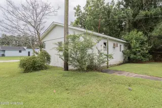 39 Sophia Drive, Jacksonville, NC 28540 — 3-bedroom home in Lakeview Park, Jacksonville, NC, photo 3 of 51: Outbuilding