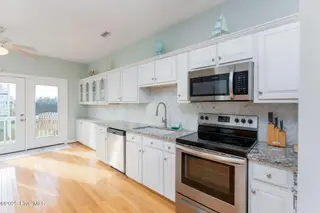 104 Sea Oaks Court, North Topsail Beach, NC 28460 – photo 6: kitchen-01b