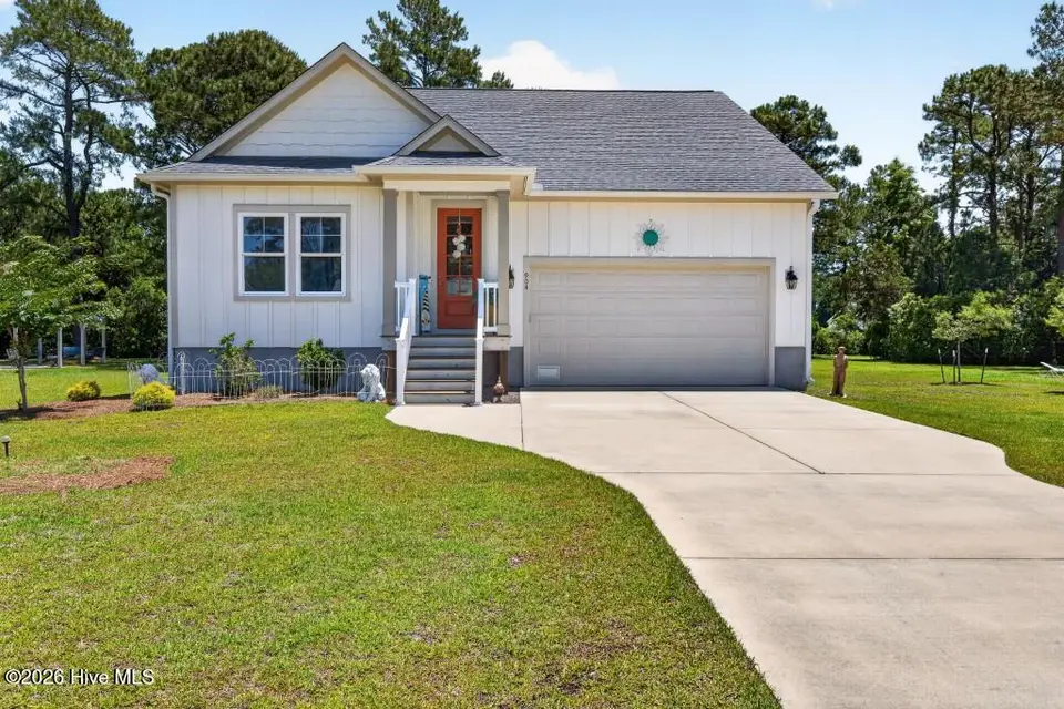 904 Sea Holly Court, New Bern, NC 28560 – photo 1 of 29: IMG_8219