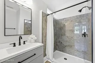 501 N 11th Street, Morehead City, NC 28557 – photo 18: Full Bathroom 1