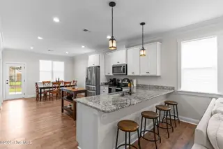 162 NW 9th Street, Oak Island, NC 28465 – photo 10: kitchen dining